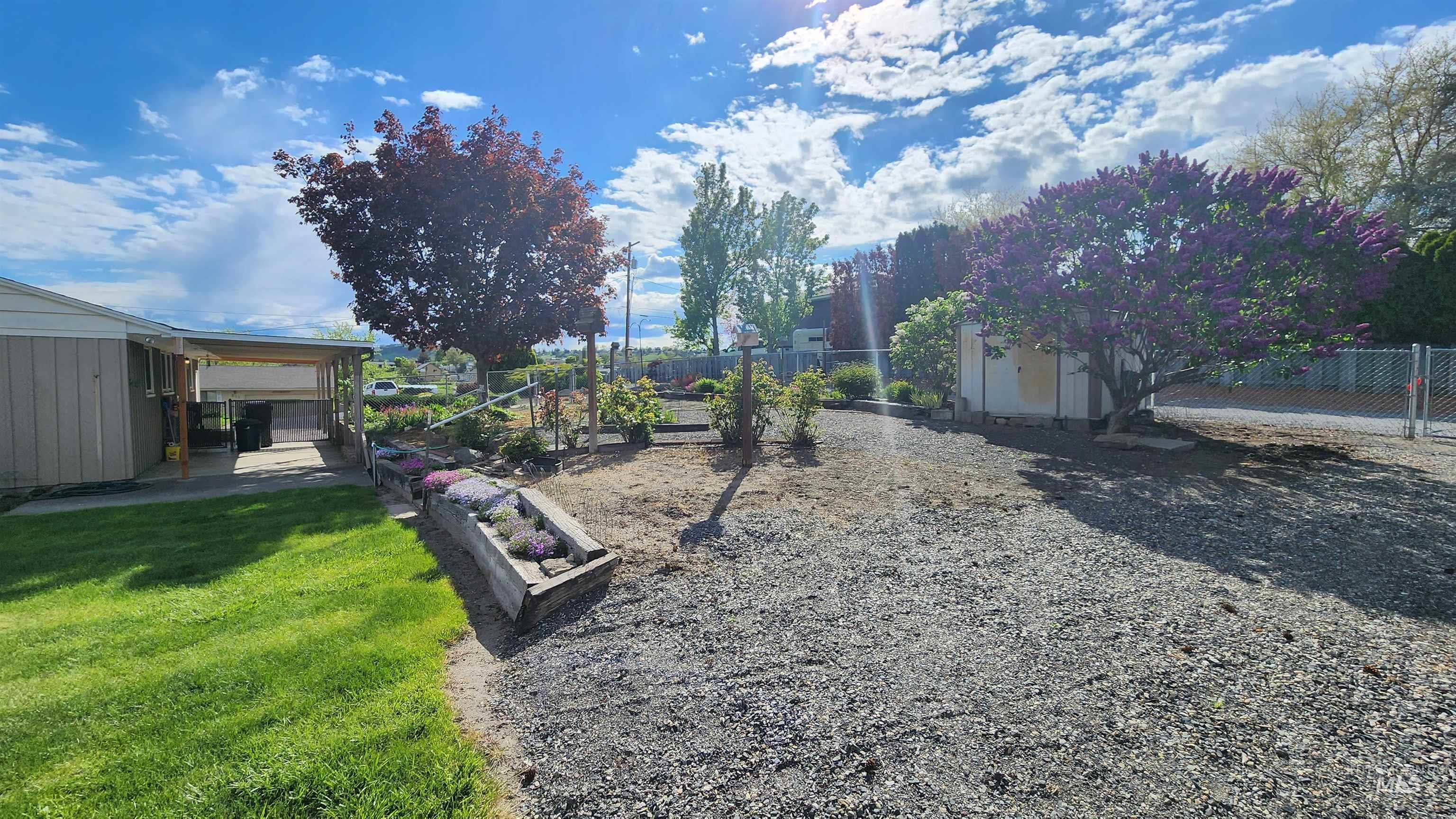 812 Walk Ln Property Photo 35
