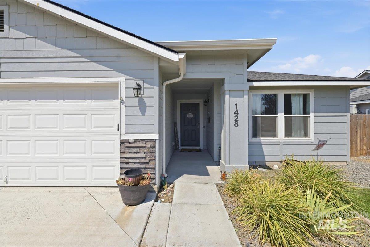 1428 Gold St Property Photo 3