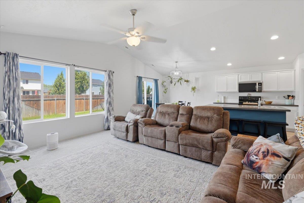 1428 Gold St Property Photo 14