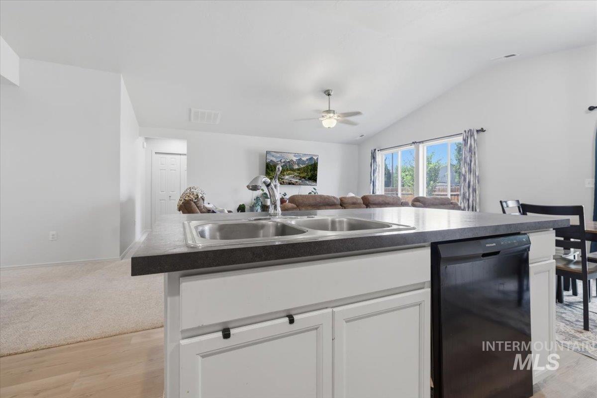 1428 Gold St Property Photo 17