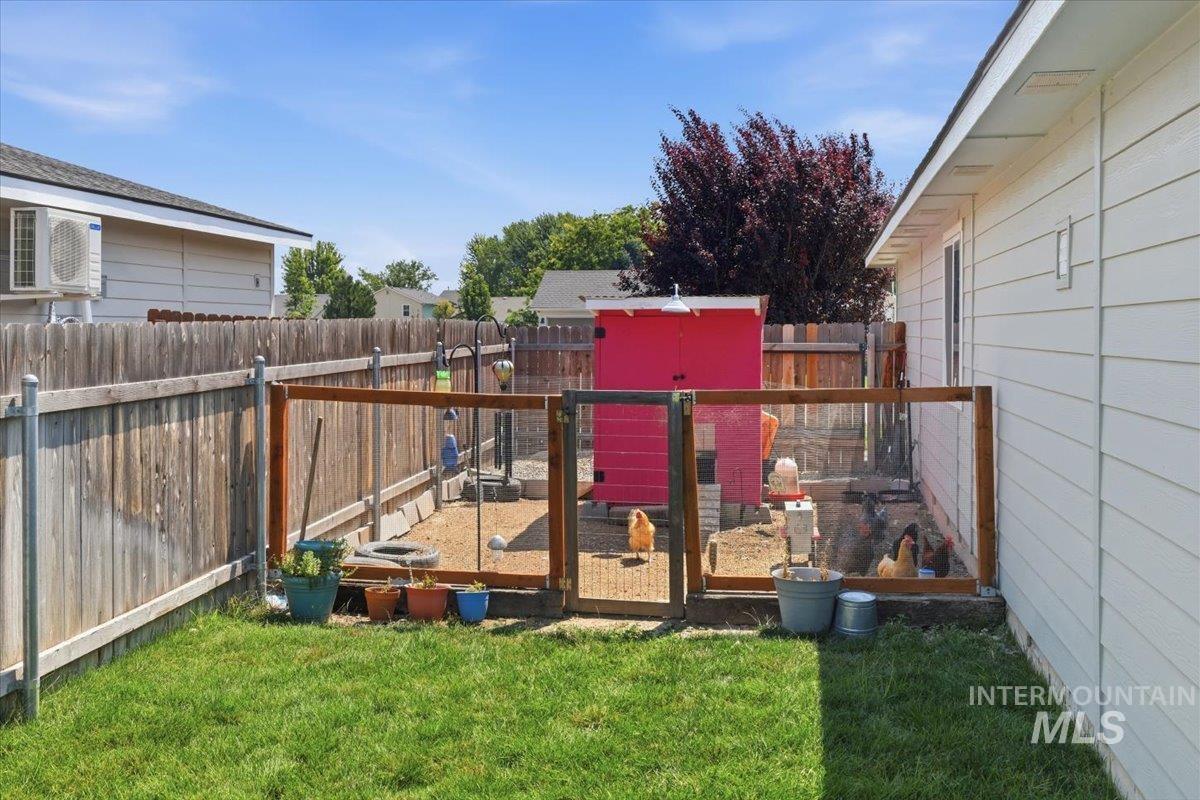 1428 Gold St Property Photo 32