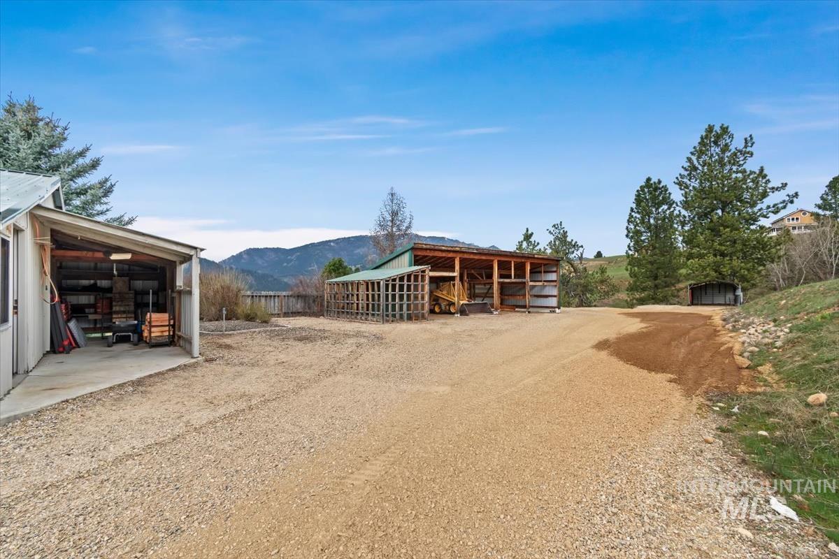 15 Granite Basin Property Photo 12