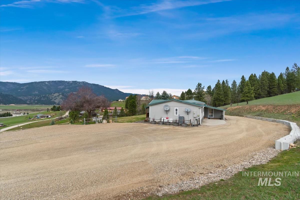 15 Granite Basin Property Photo 13