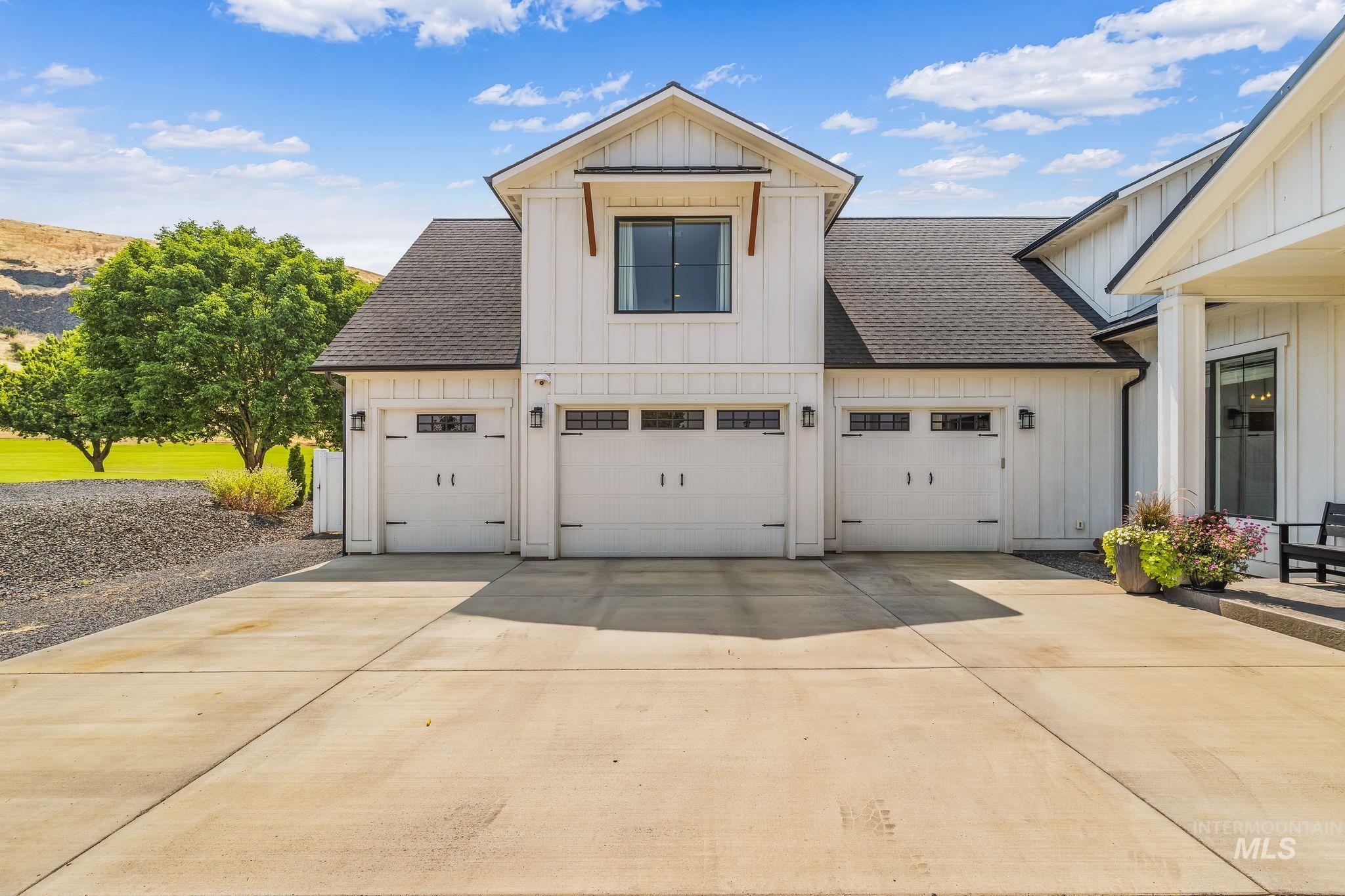 3986 Foothills Drive Property Photo 4