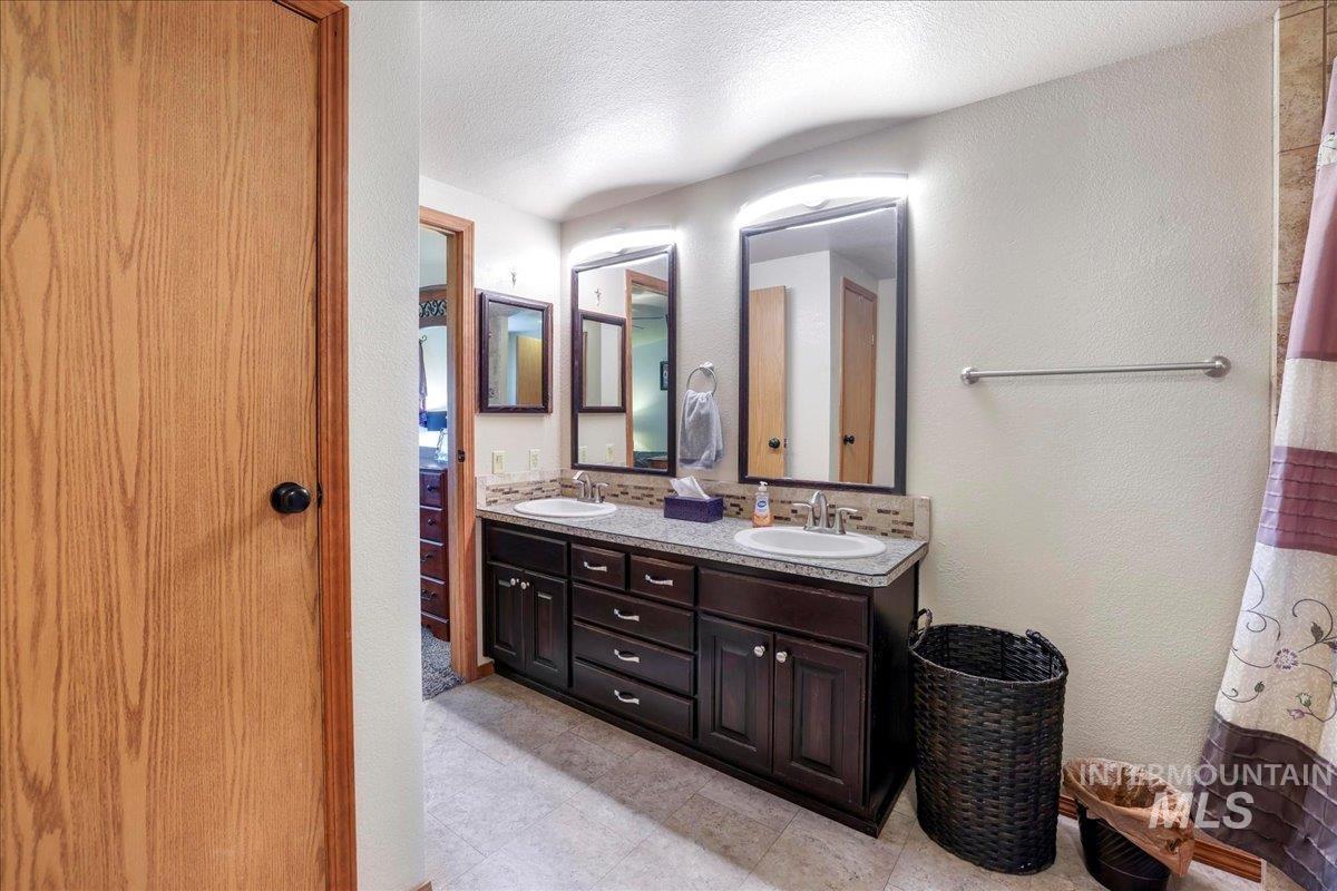 2225 E 1010 S Property Photo 18