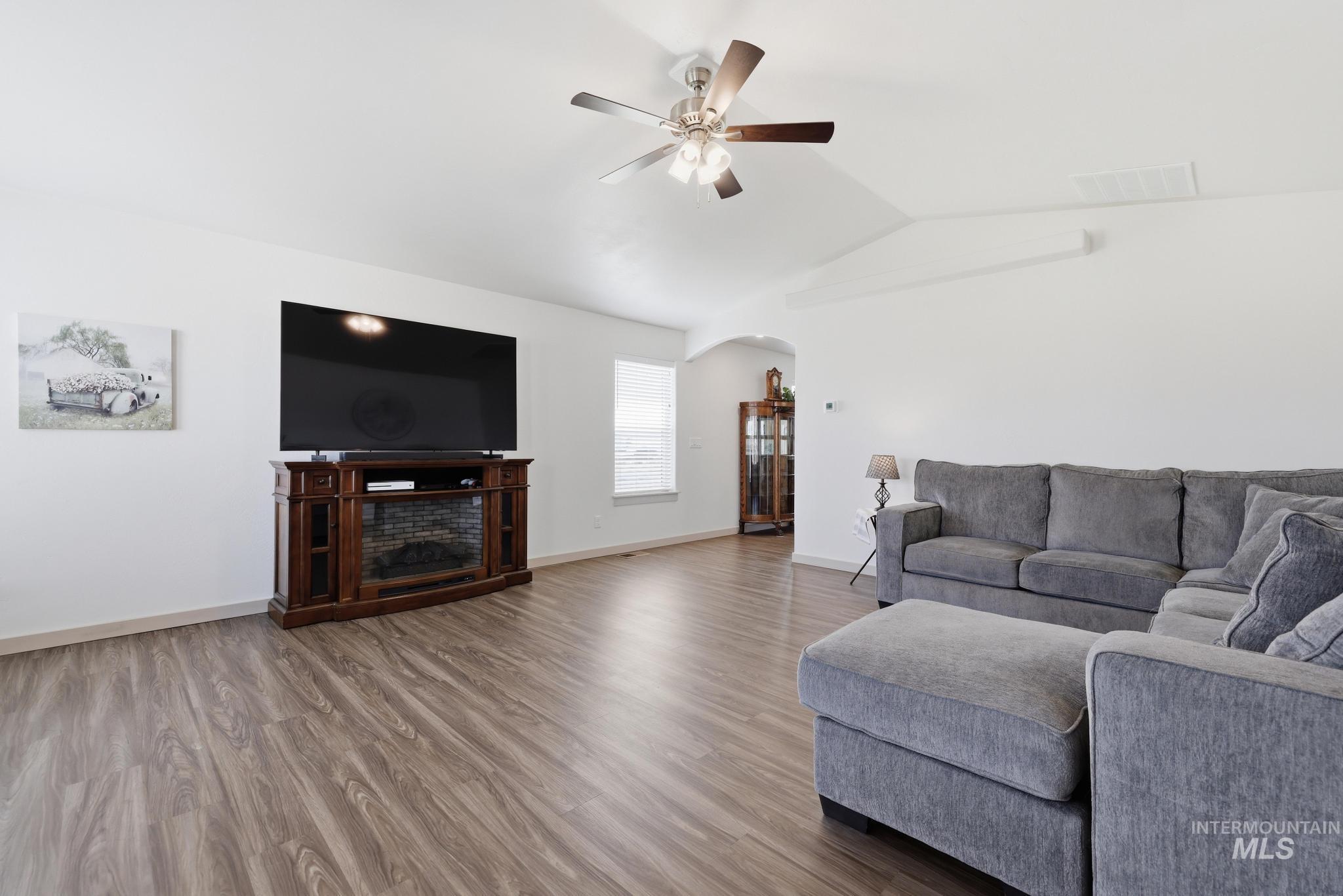 178 E Syringa Loop Property Photo 7