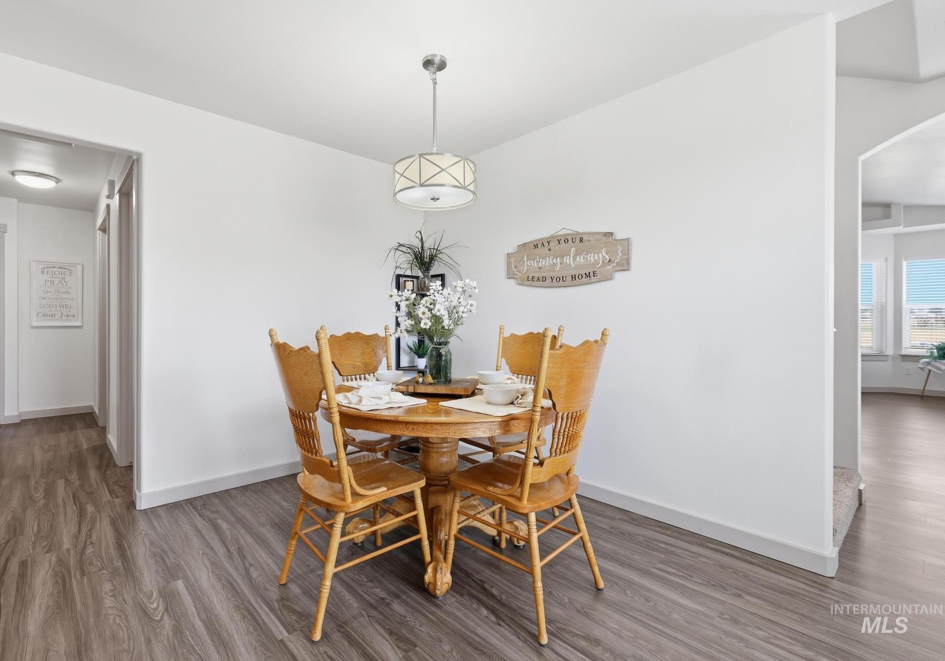 178 E Syringa Loop Property Photo 8