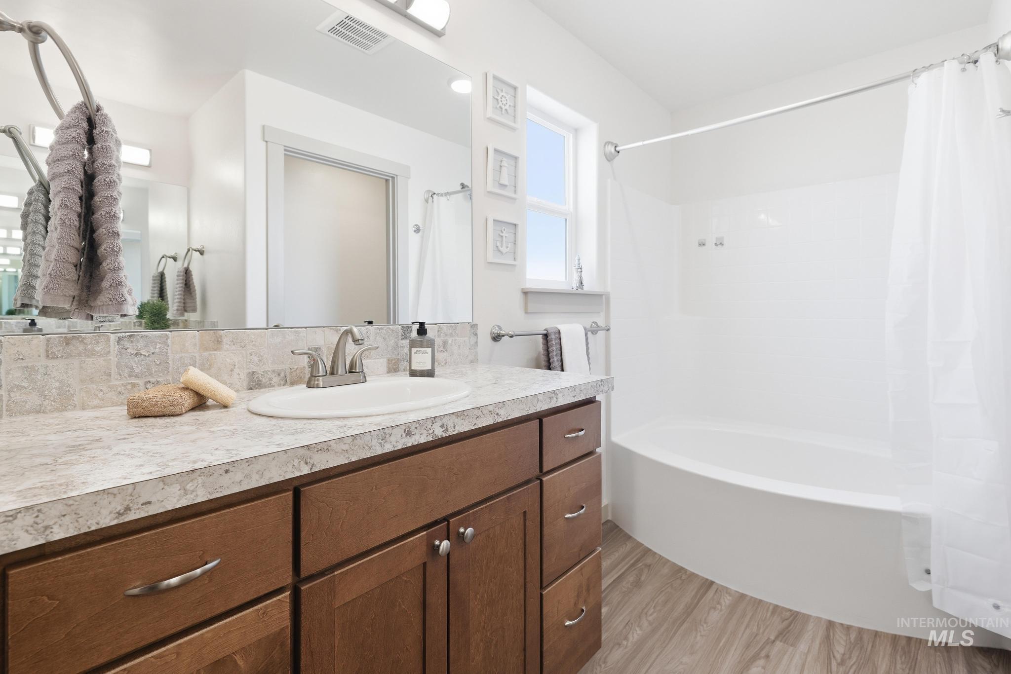178 E Syringa Loop Property Photo 19