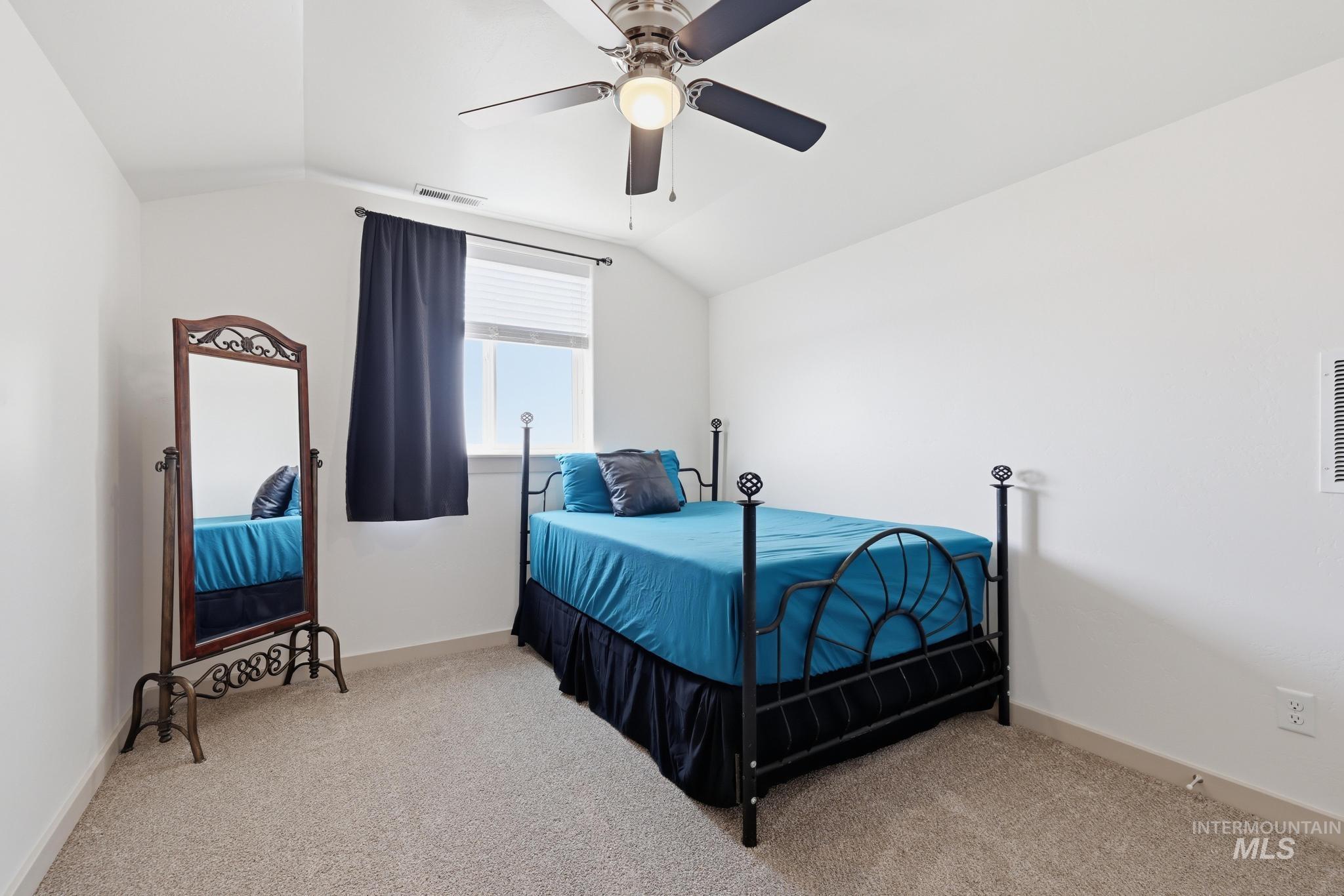 178 E Syringa Loop Property Photo 27