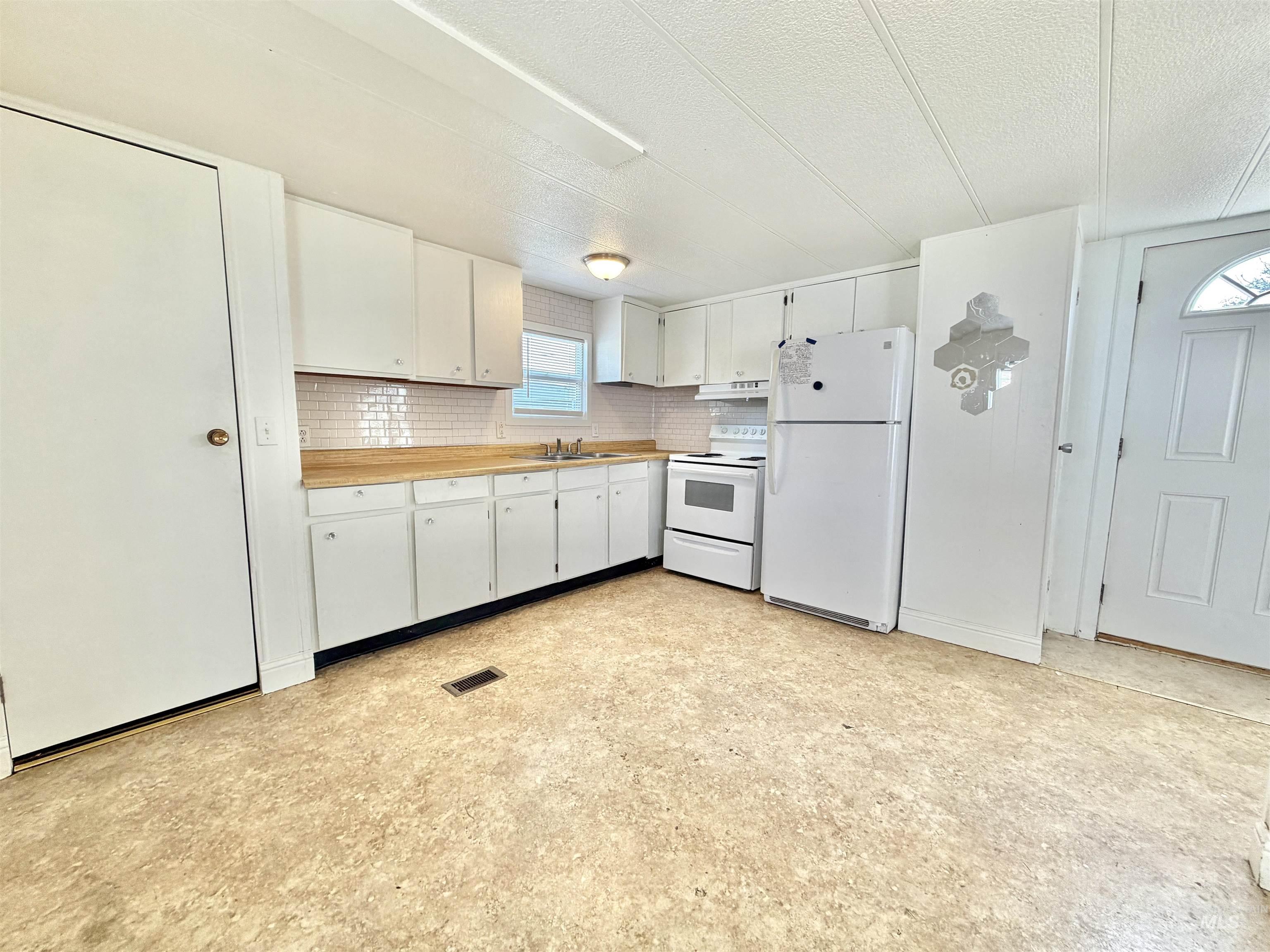 603 W Palouse River Dr. Property Photo 6