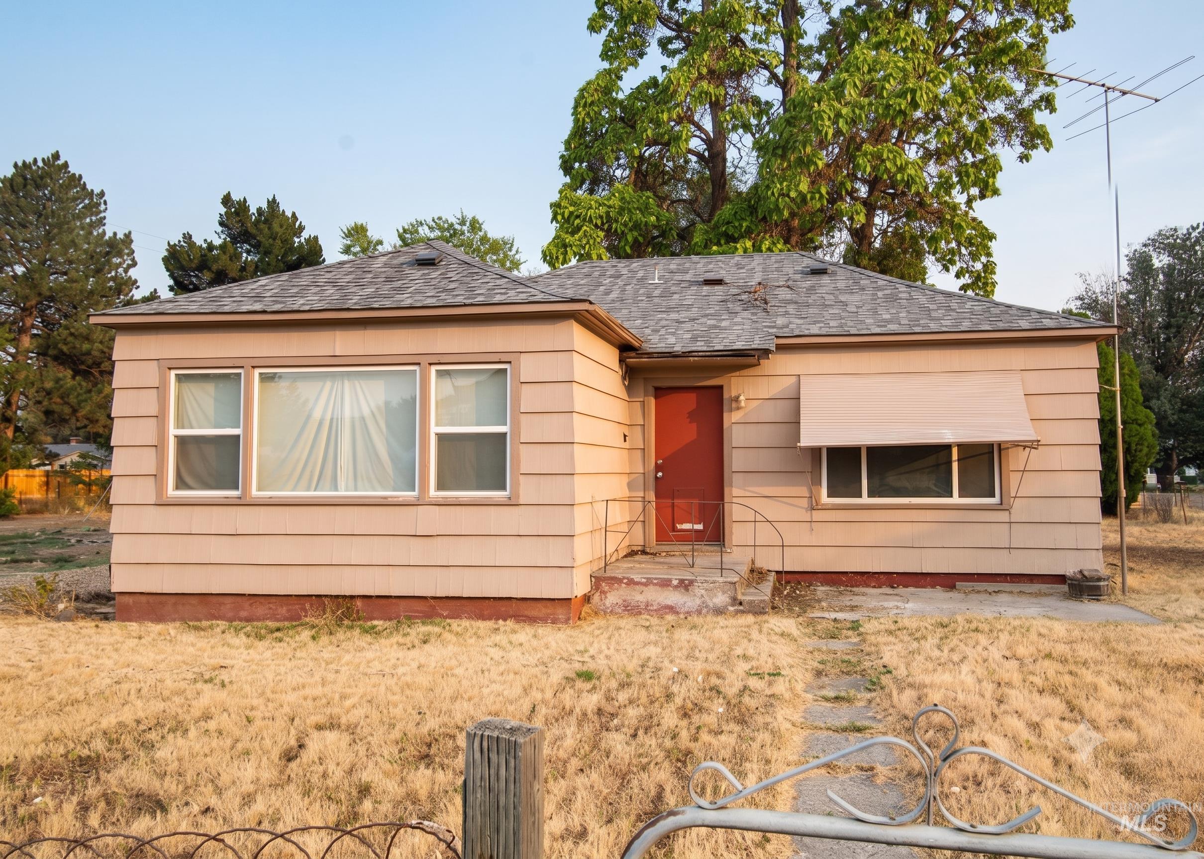 935 N Sixth Property Photo 1