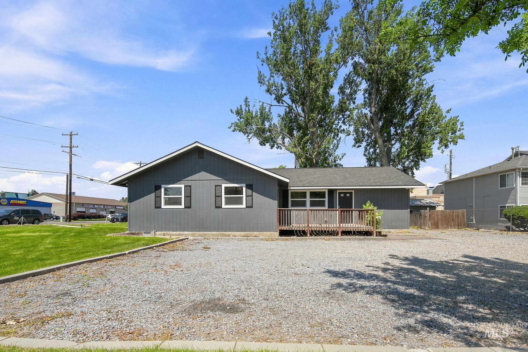 300 N Meridian Property Photo 2