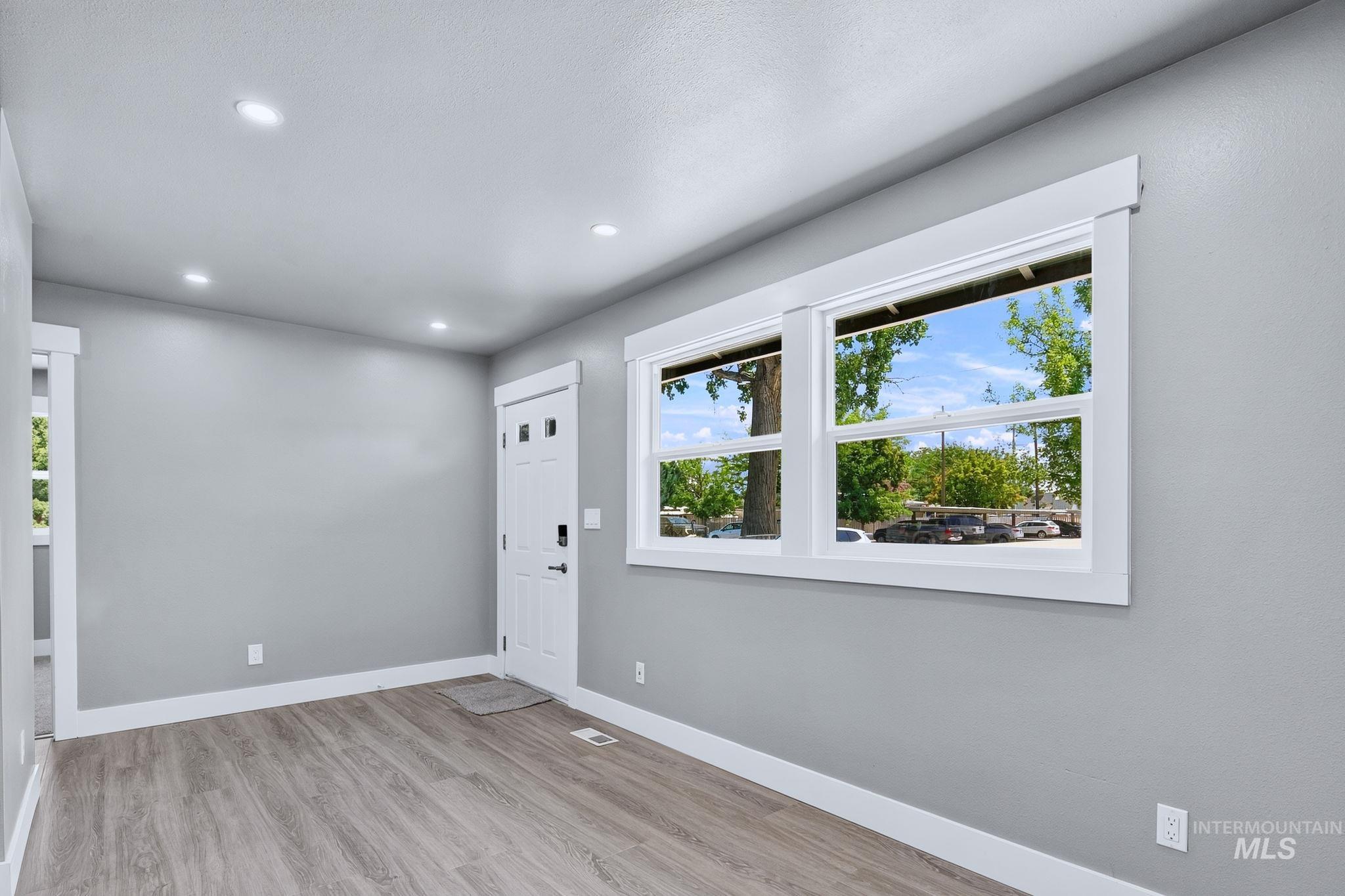 300 N Meridian Property Photo 9