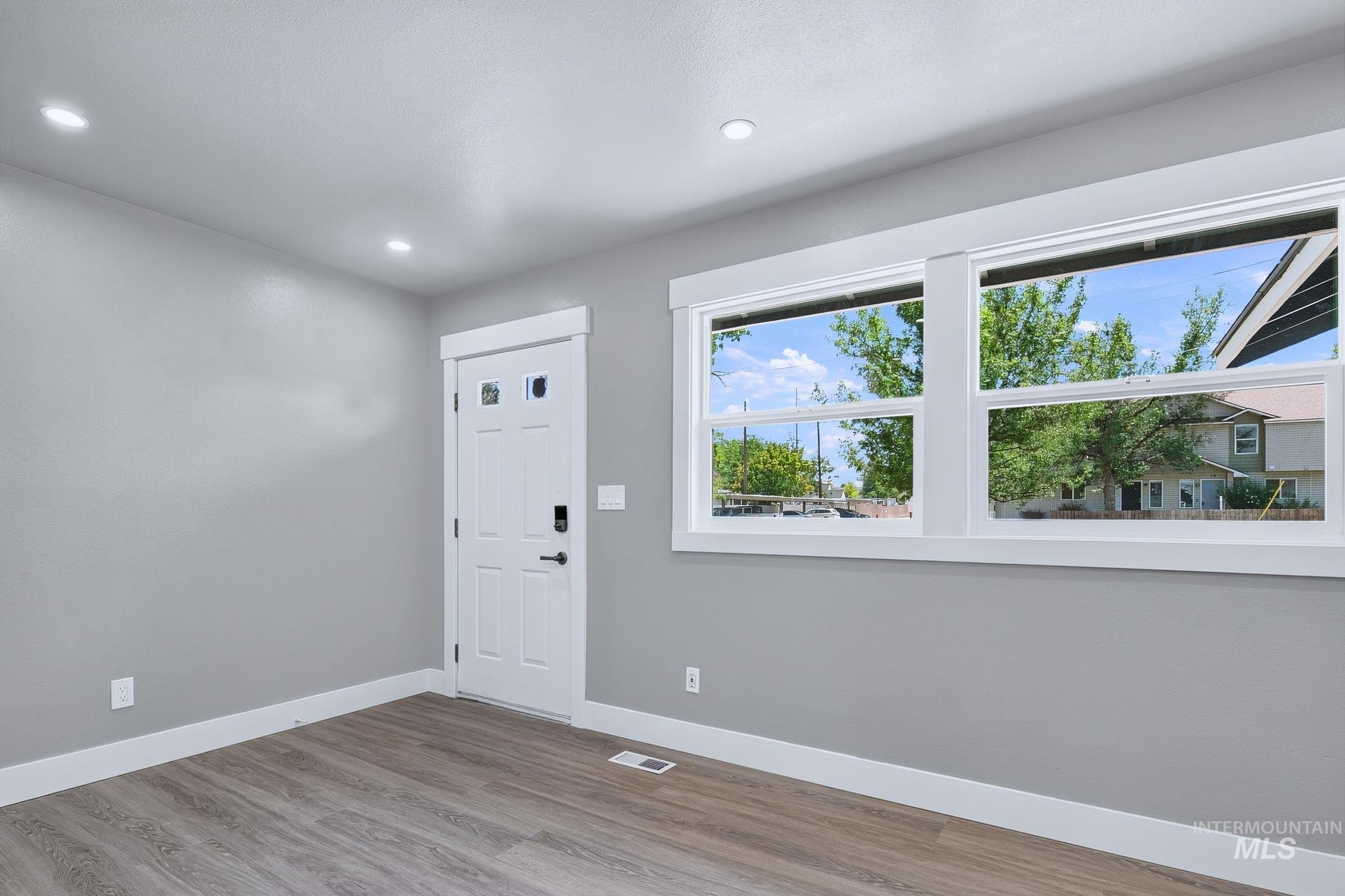 300 N Meridian Property Photo 16