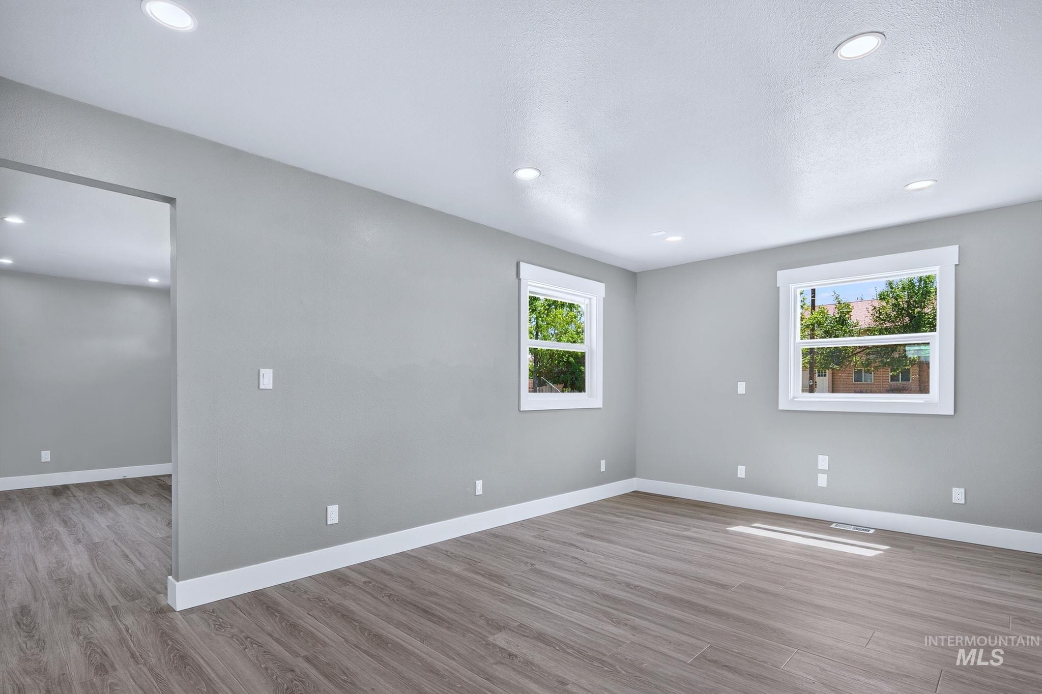 300 N Meridian Property Photo 19