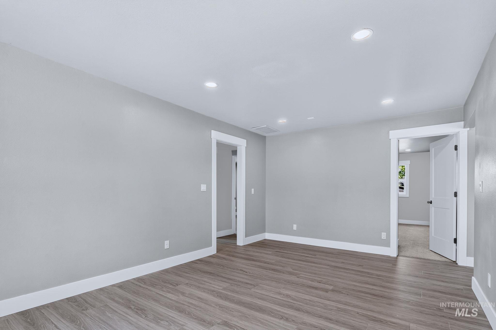 300 N Meridian Property Photo 21