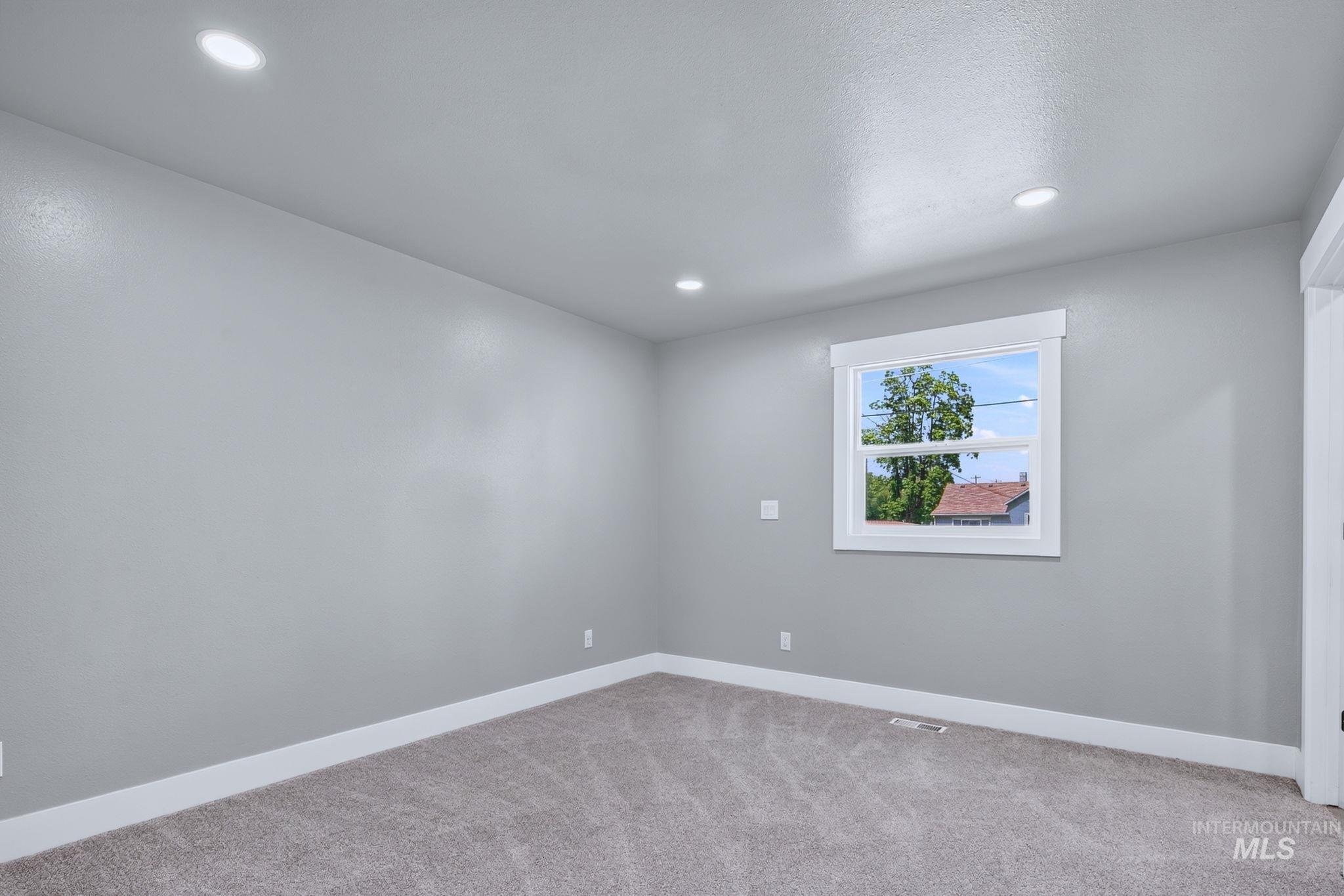 300 N Meridian Property Photo 22