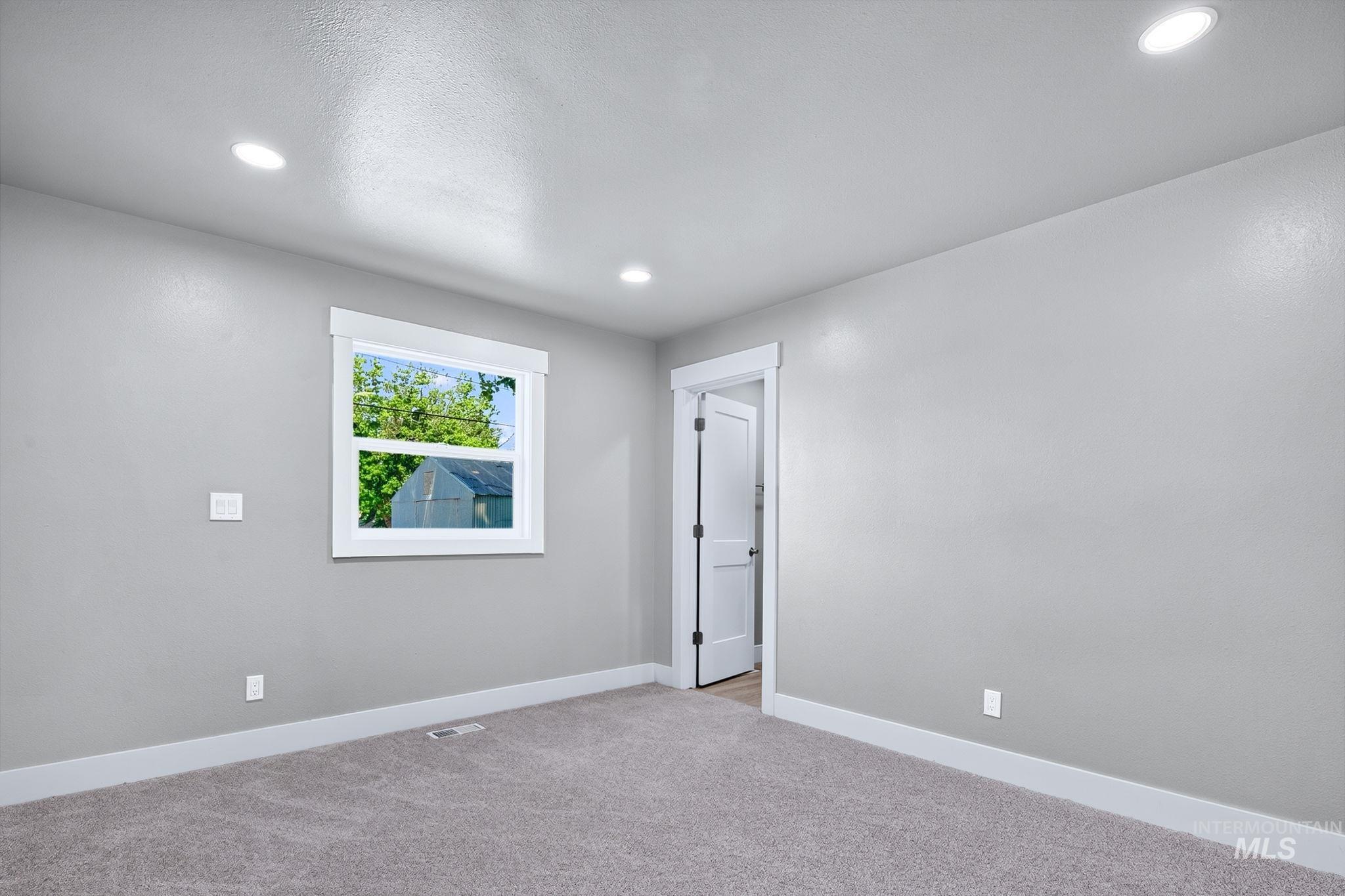 300 N Meridian Property Photo 26