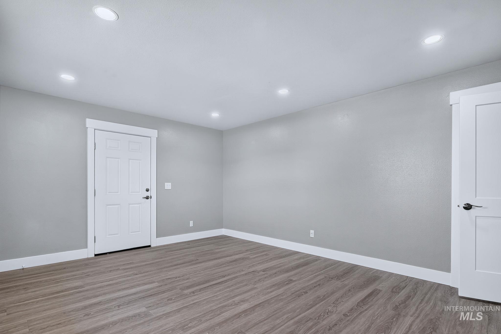 300 N Meridian Property Photo 32