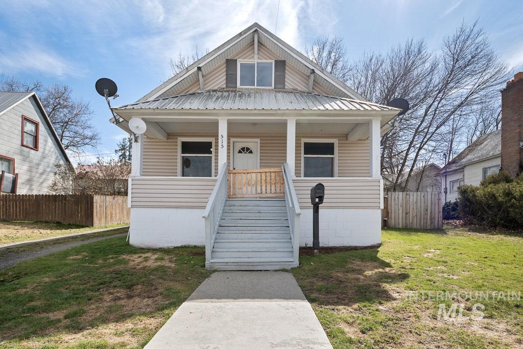 515 W College Ave Property Photo 1
