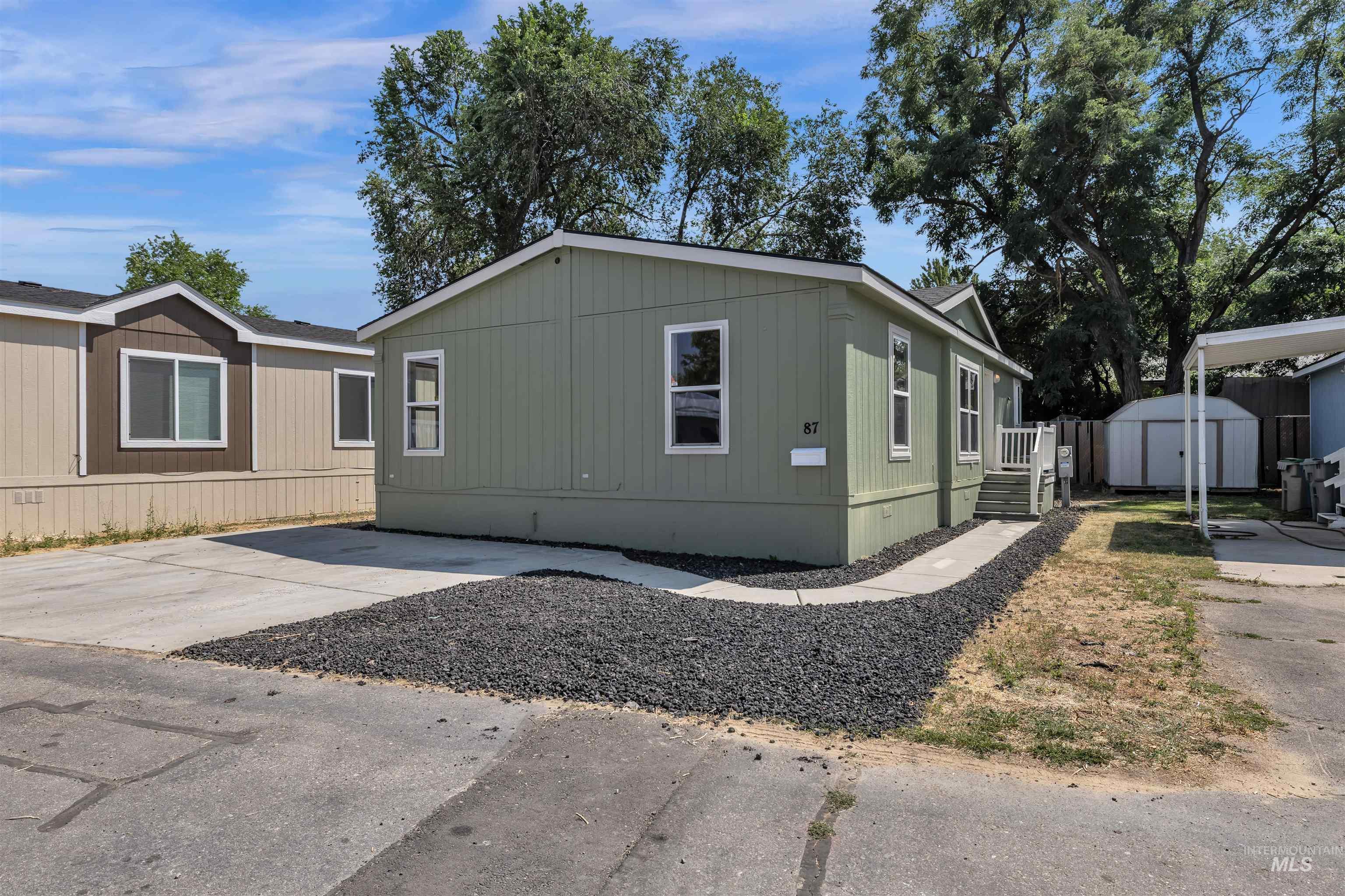 2401 S Owyhee St Property Photo 1