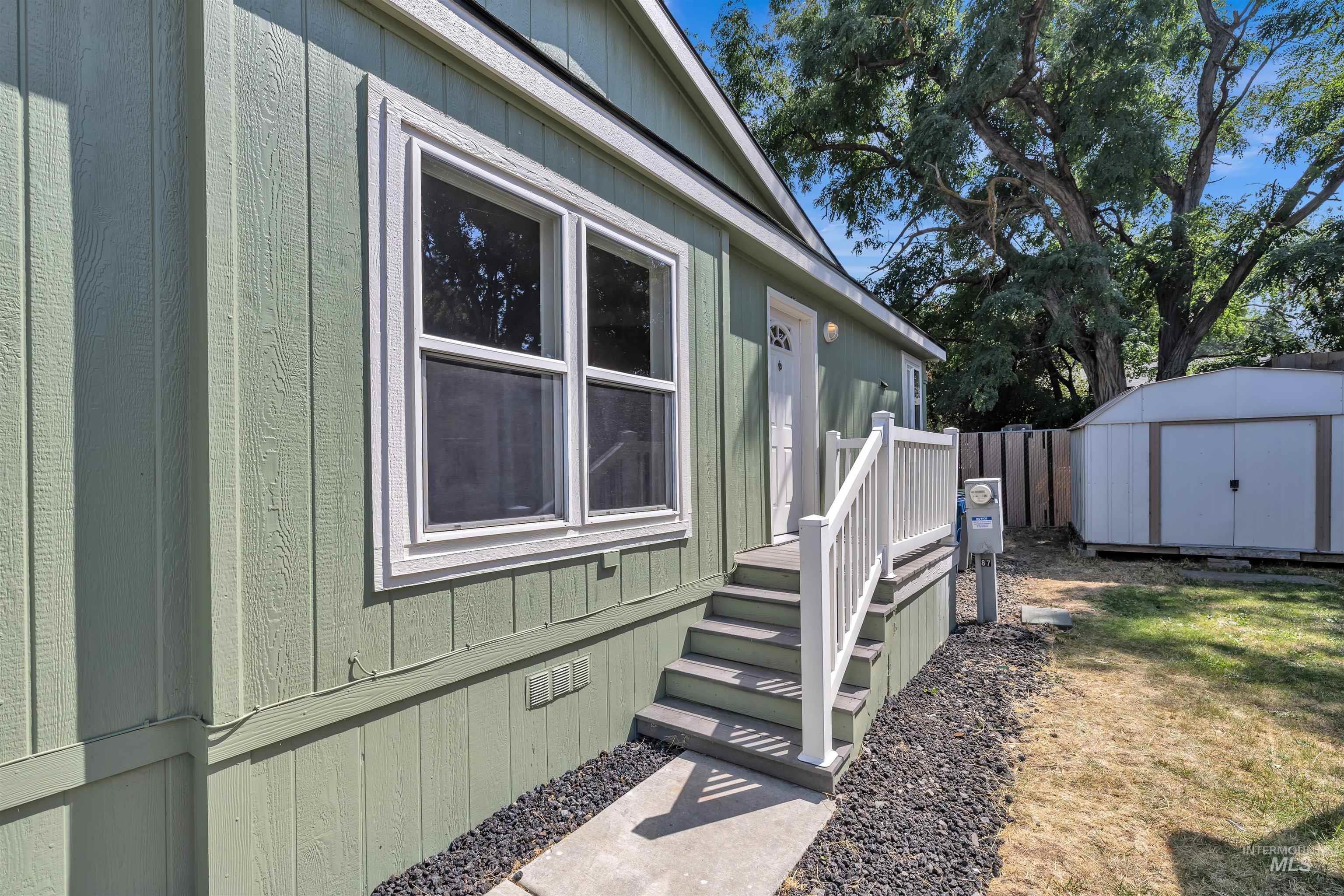 2401 S Owyhee St Property Photo 3