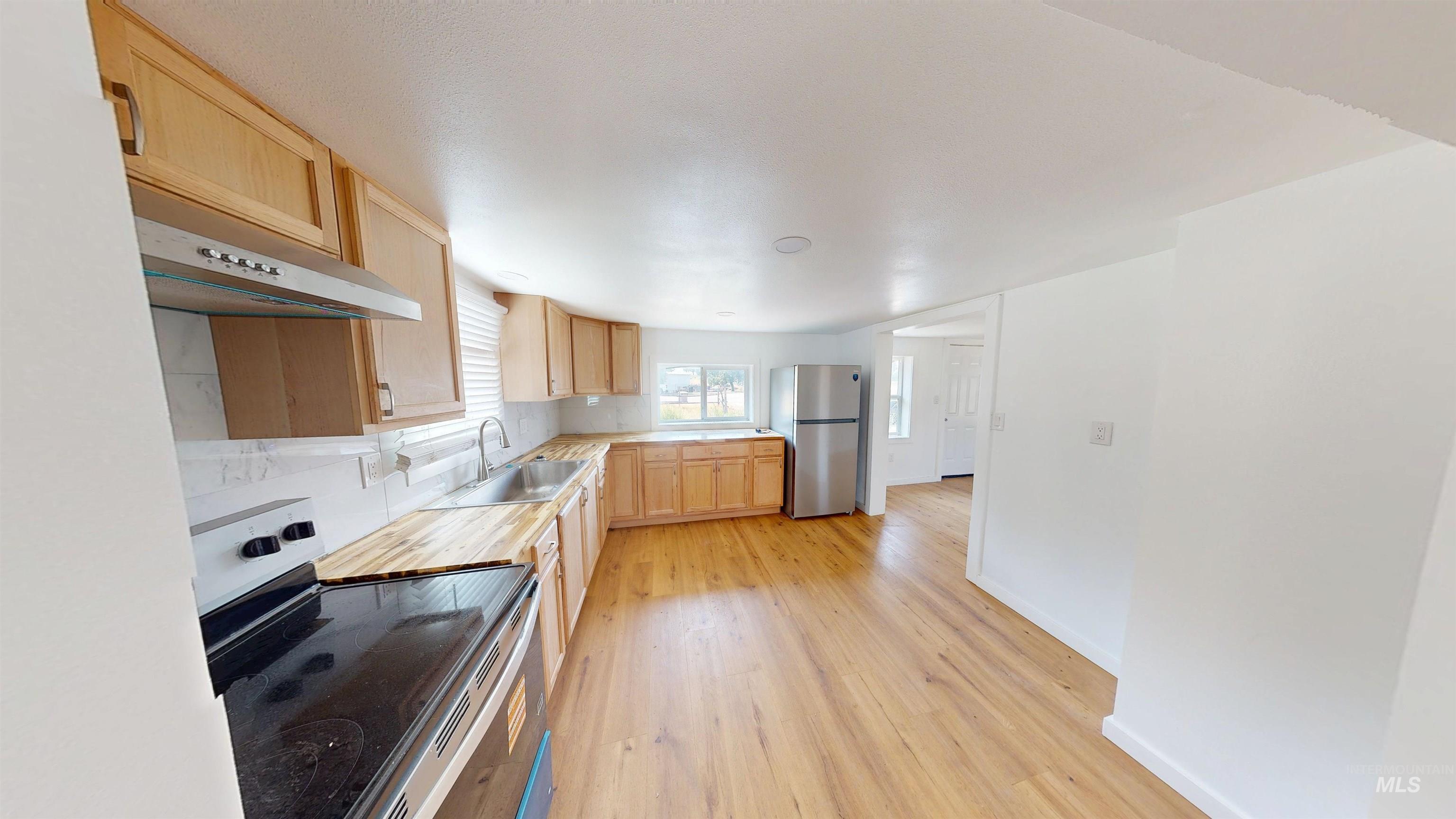 412 W Chicago Property Photo 7