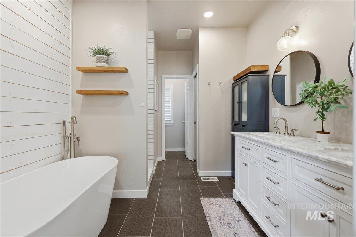 624 N Cove Colony Way Property Photo 32