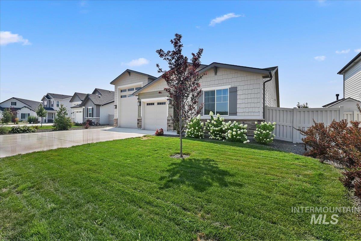 555 Burnside Ave Property Photo 3