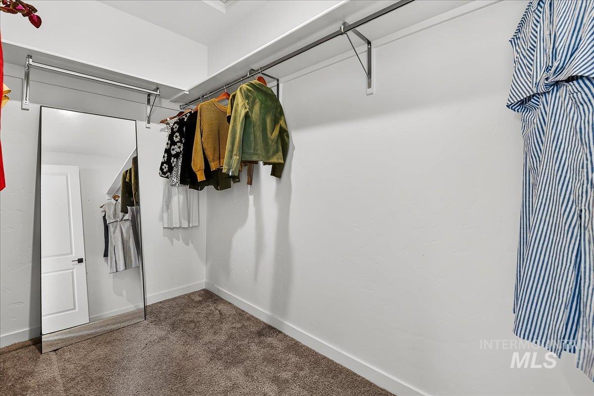 555 Burnside Ave Property Photo 21