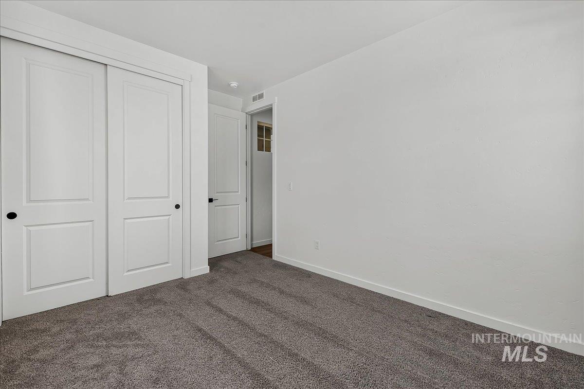 555 Burnside Ave Property Photo 23