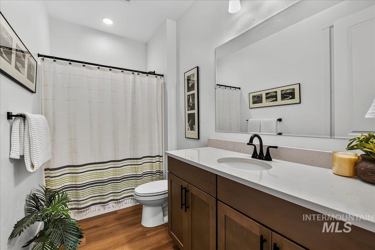 555 Burnside Ave Property Photo 26