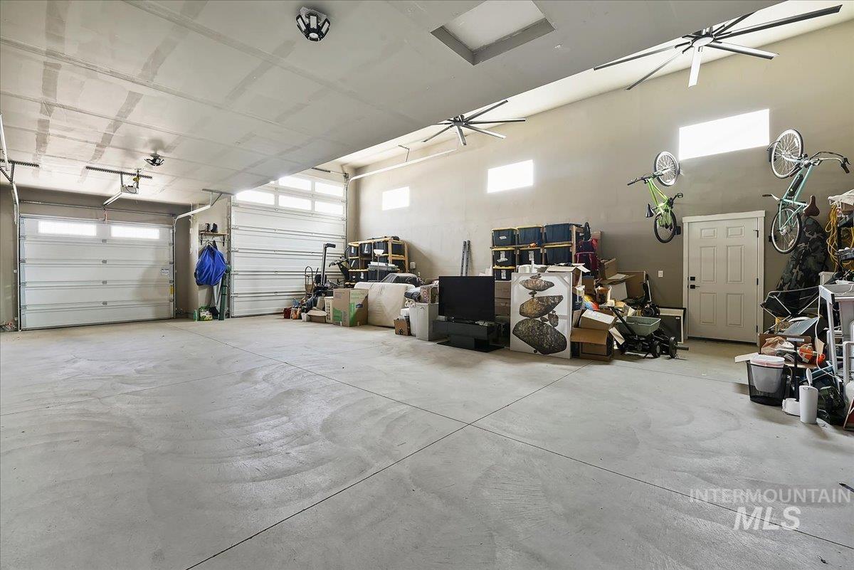 555 Burnside Ave Property Photo 32