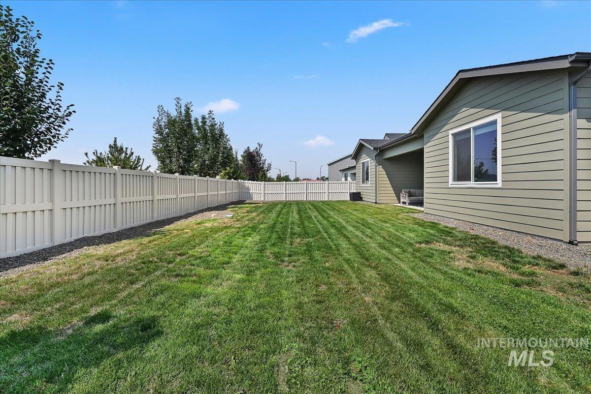 555 Burnside Ave Property Photo 37