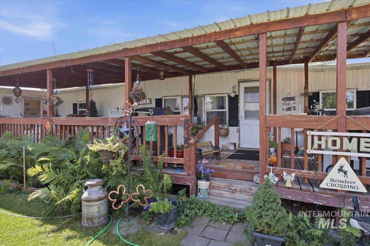 535 5th Ave W Property Photo 1