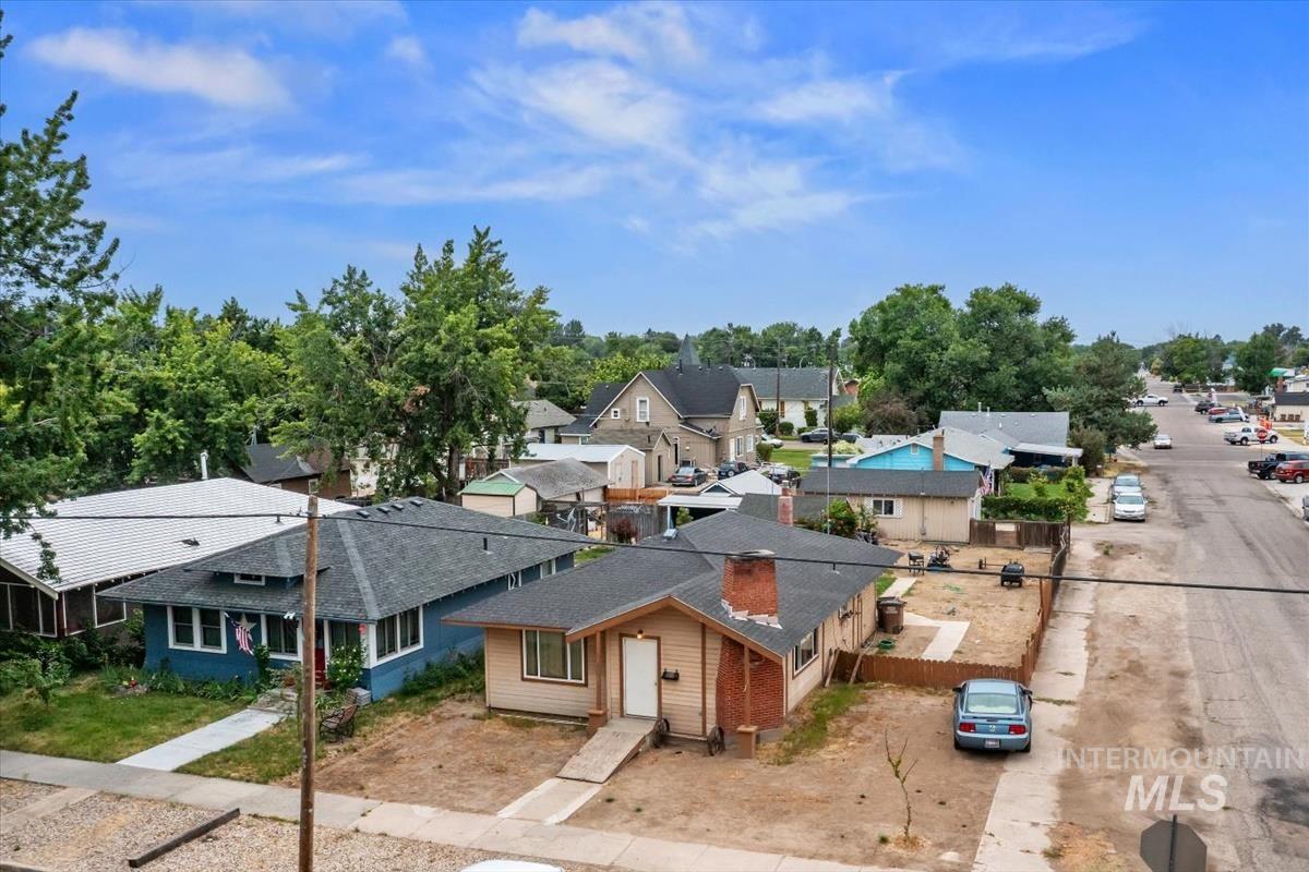 403 S Wardwell Ave Property Photo 1