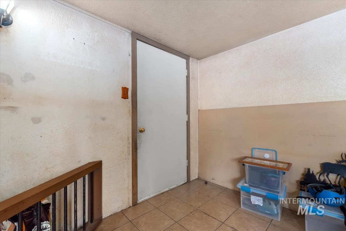 403 S Wardwell Ave Property Photo 3