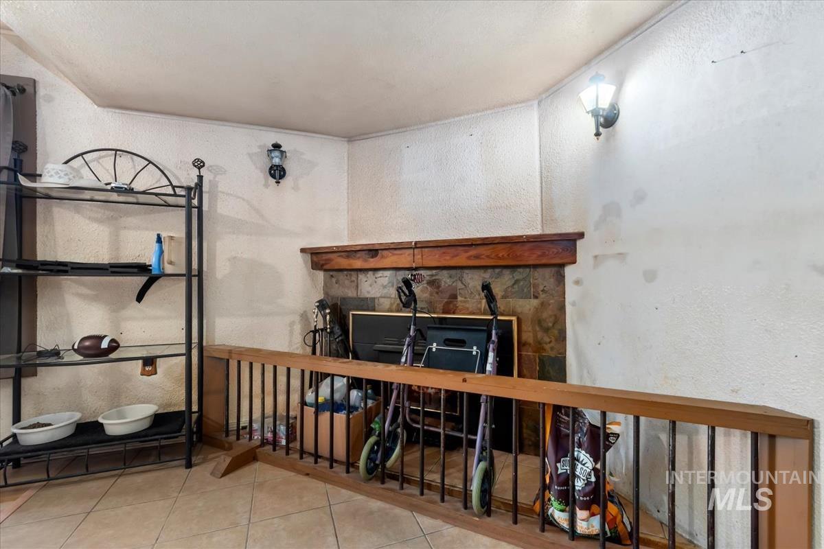 403 S Wardwell Ave Property Photo 4