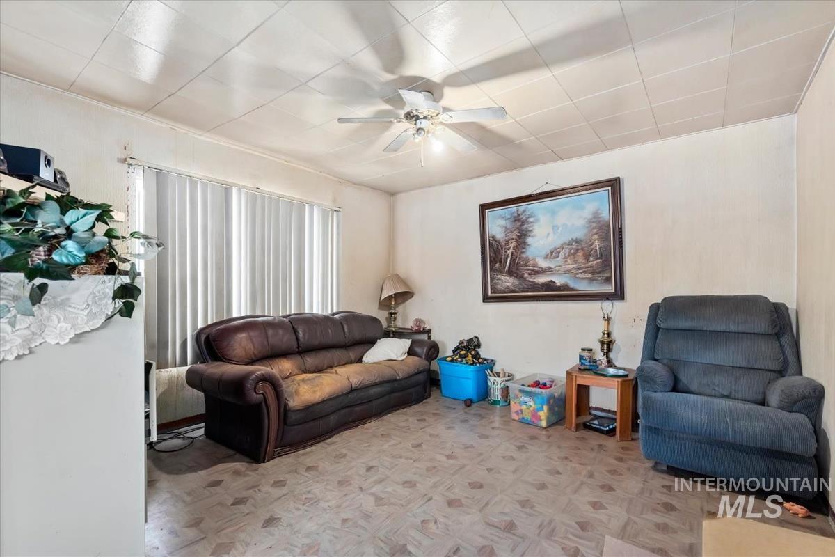403 S Wardwell Ave Property Photo 15