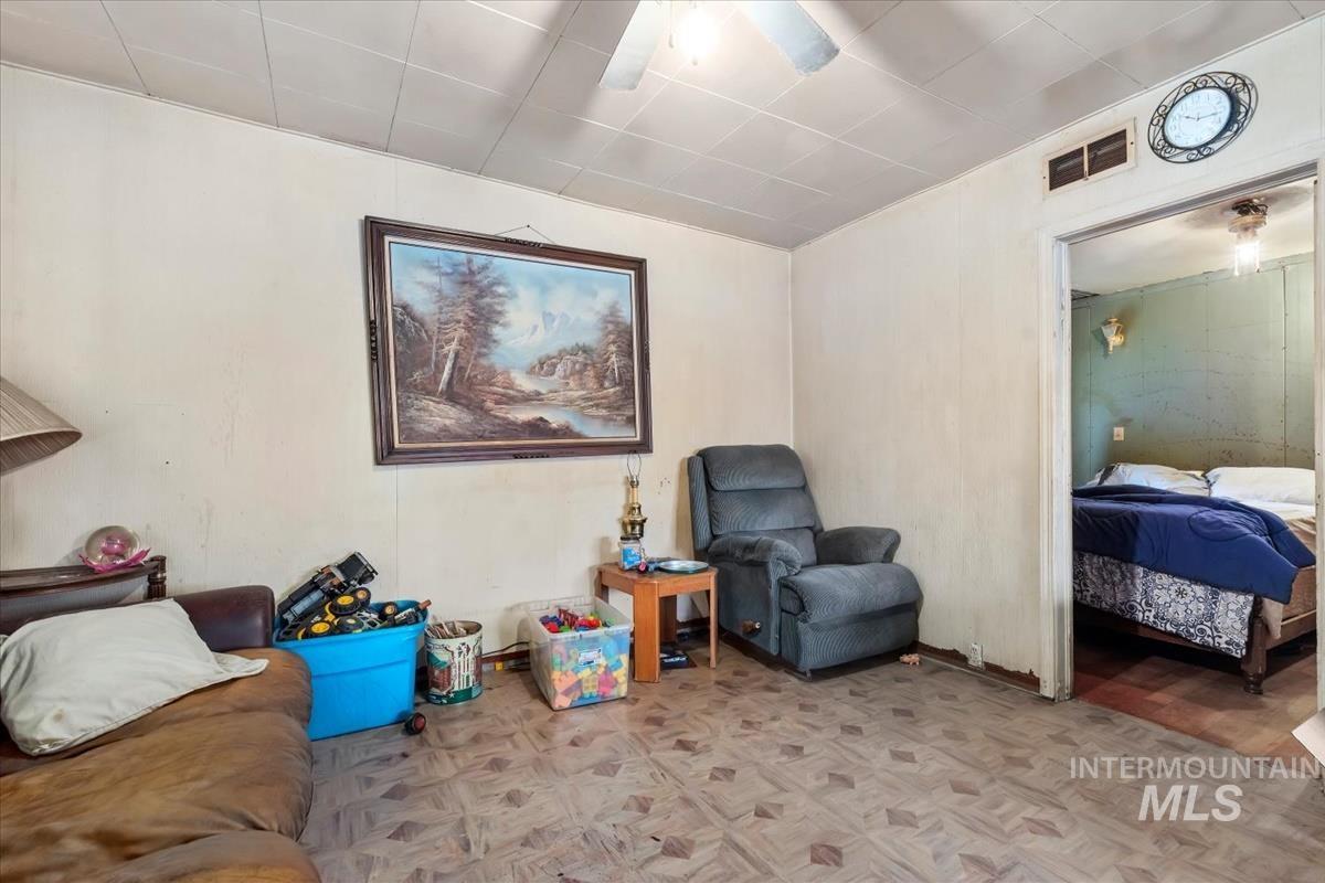 403 S Wardwell Ave Property Photo 16