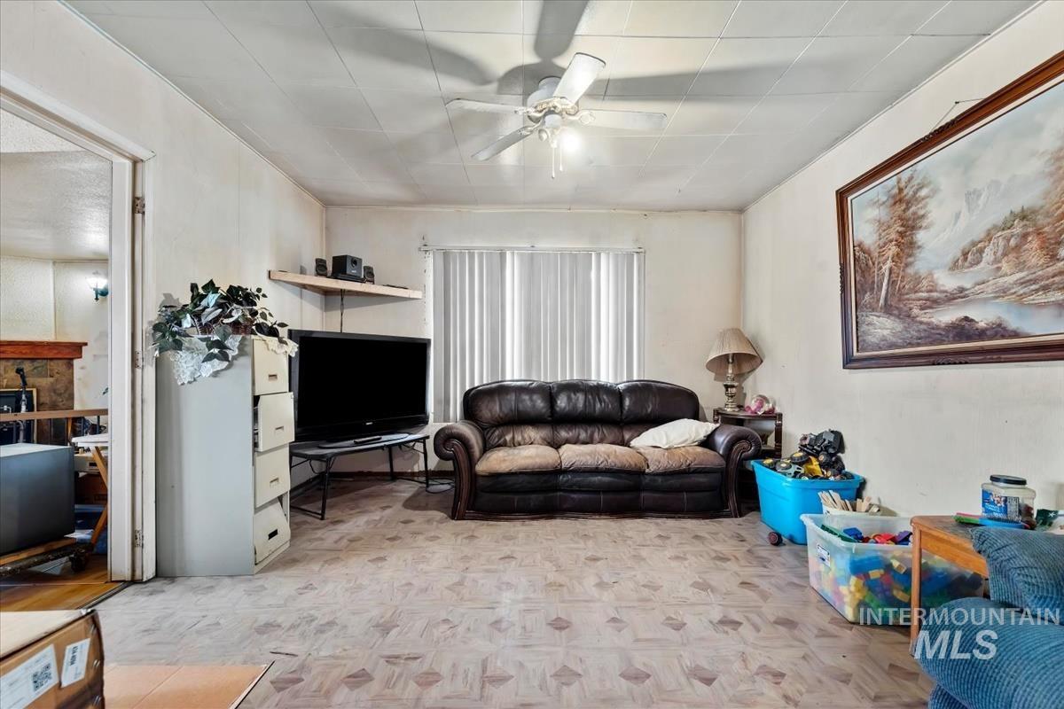 403 S Wardwell Ave Property Photo 17