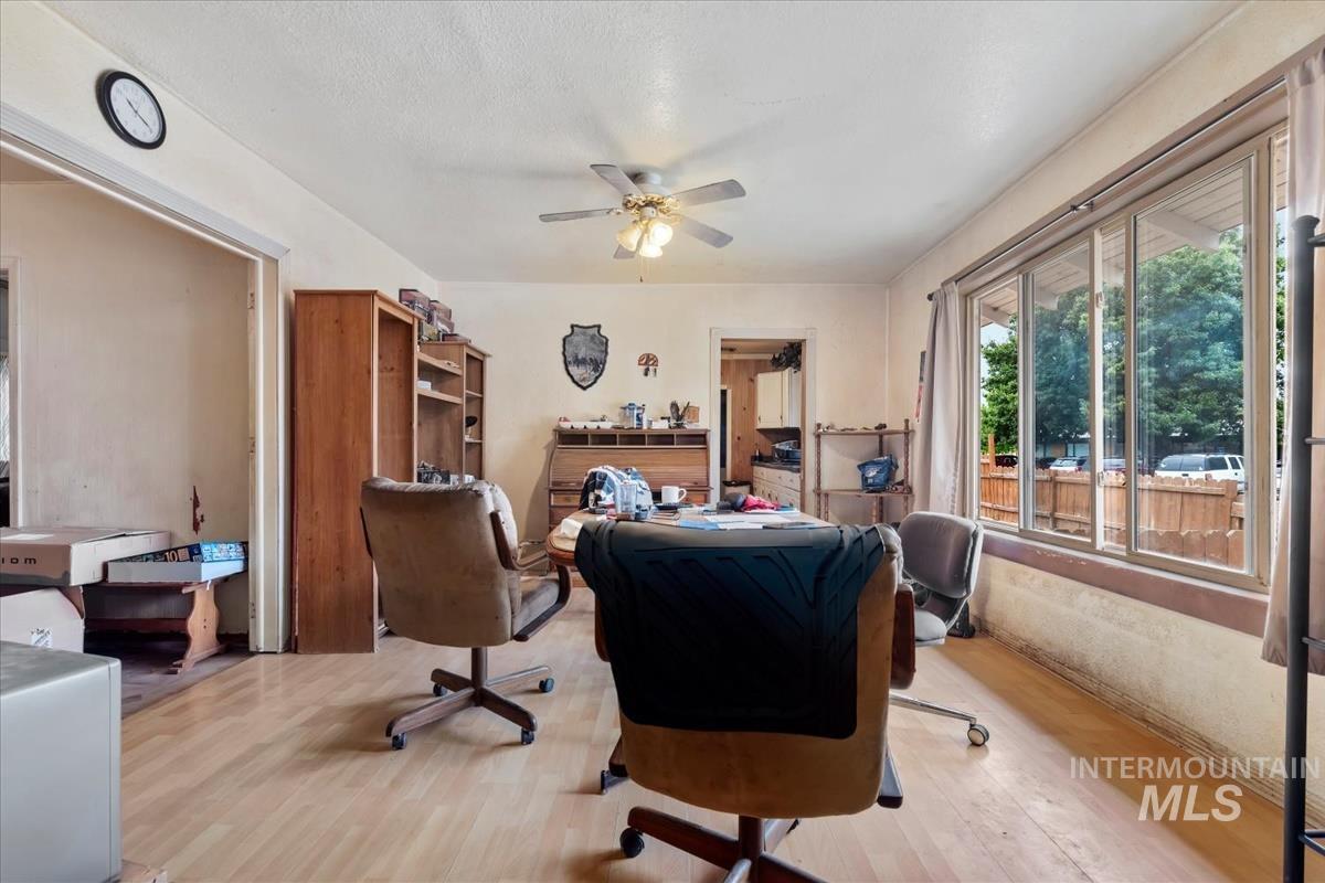 403 S Wardwell Ave Property Photo 19