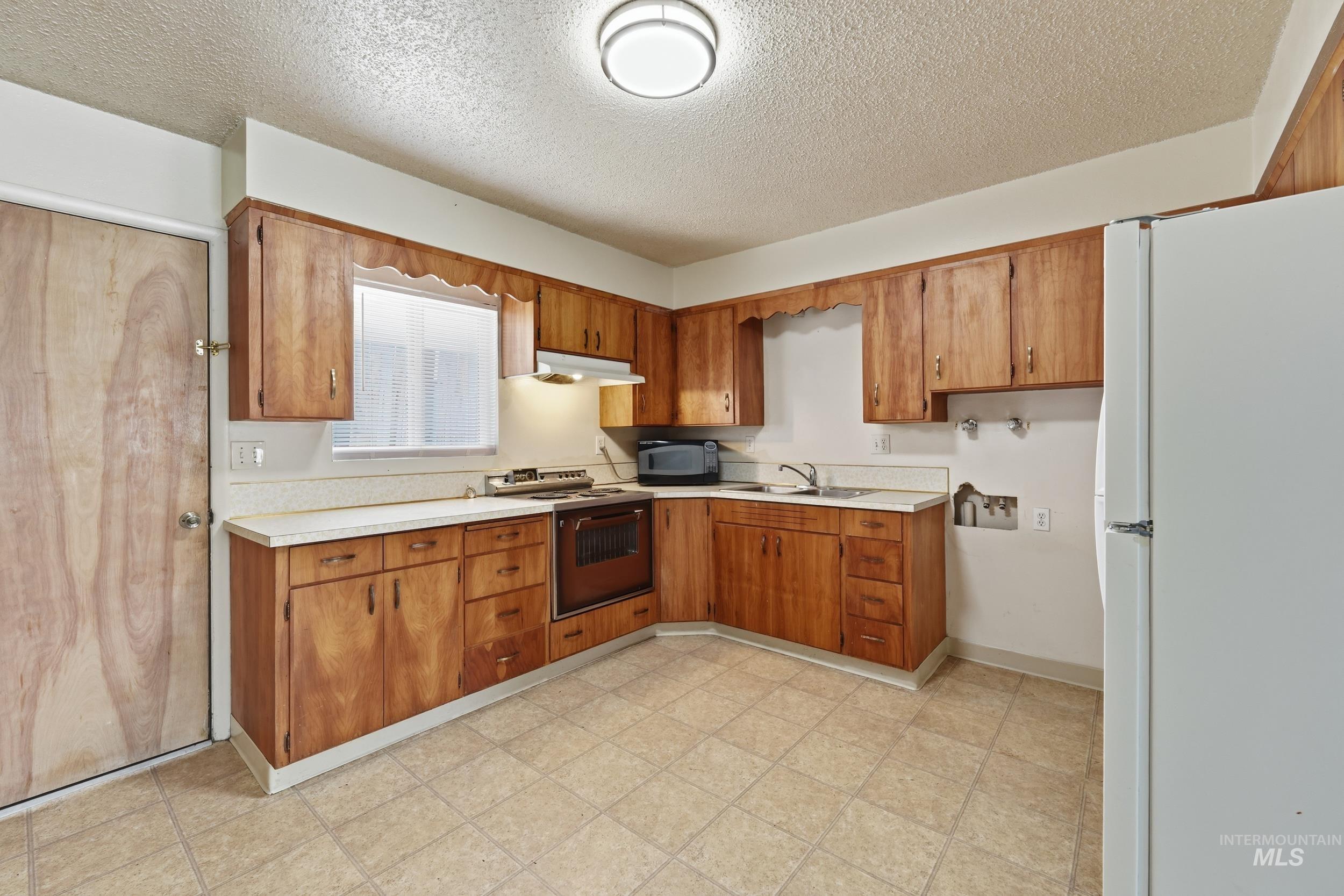 236 High St Property Photo 8