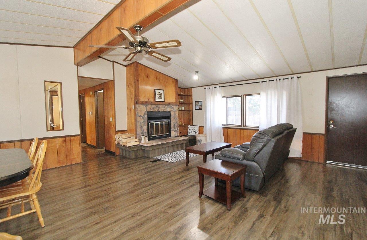642 S Malaga Property Photo 3
