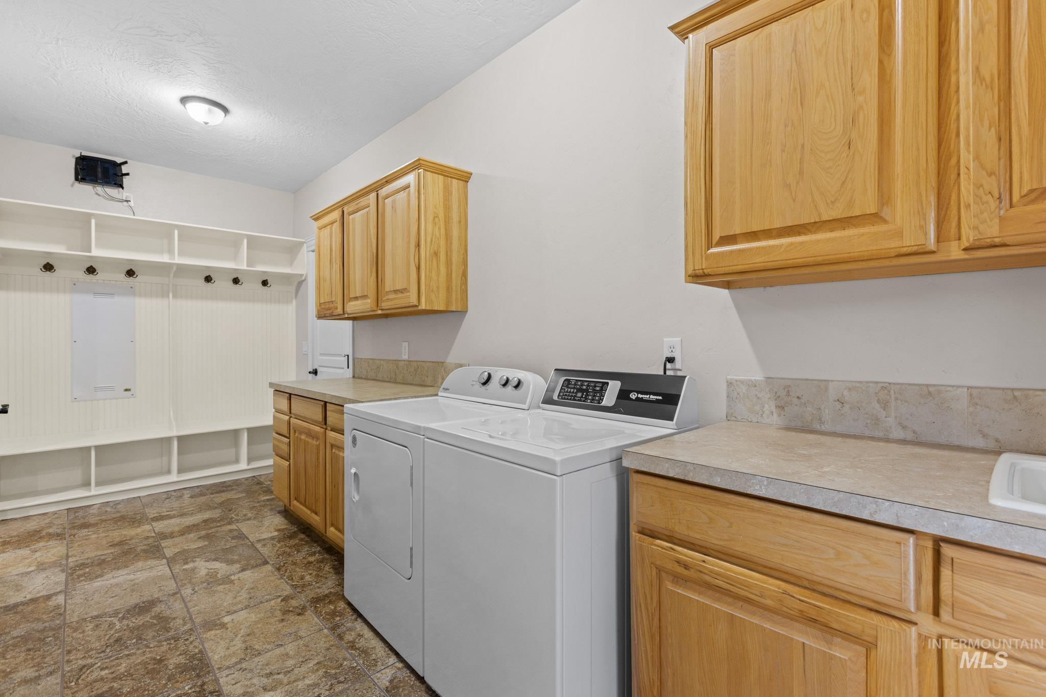 2324 S Kaesemeyer Lane Property Photo 35
