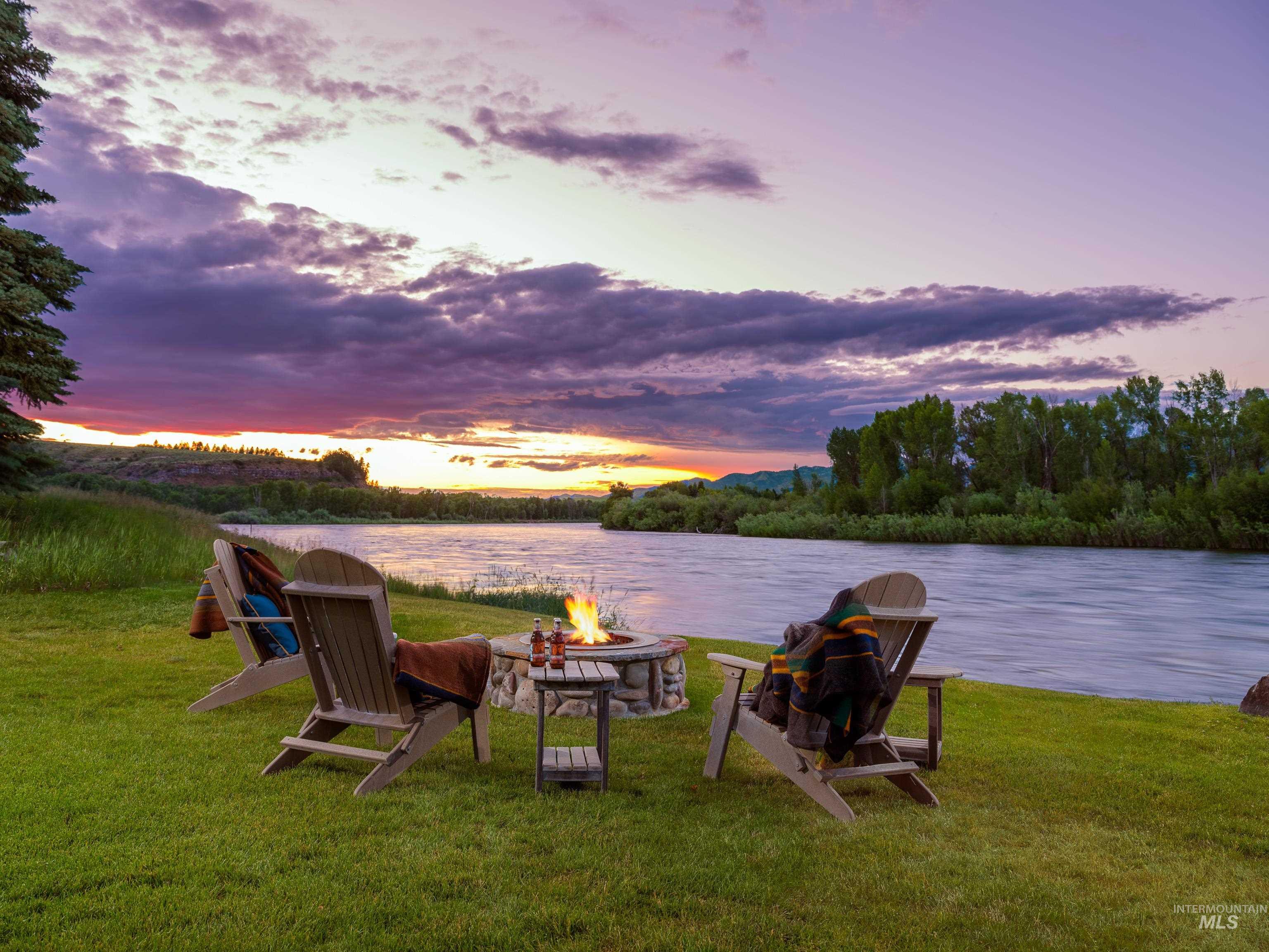 567 & 605 Snake River Rd Property Photo 4
