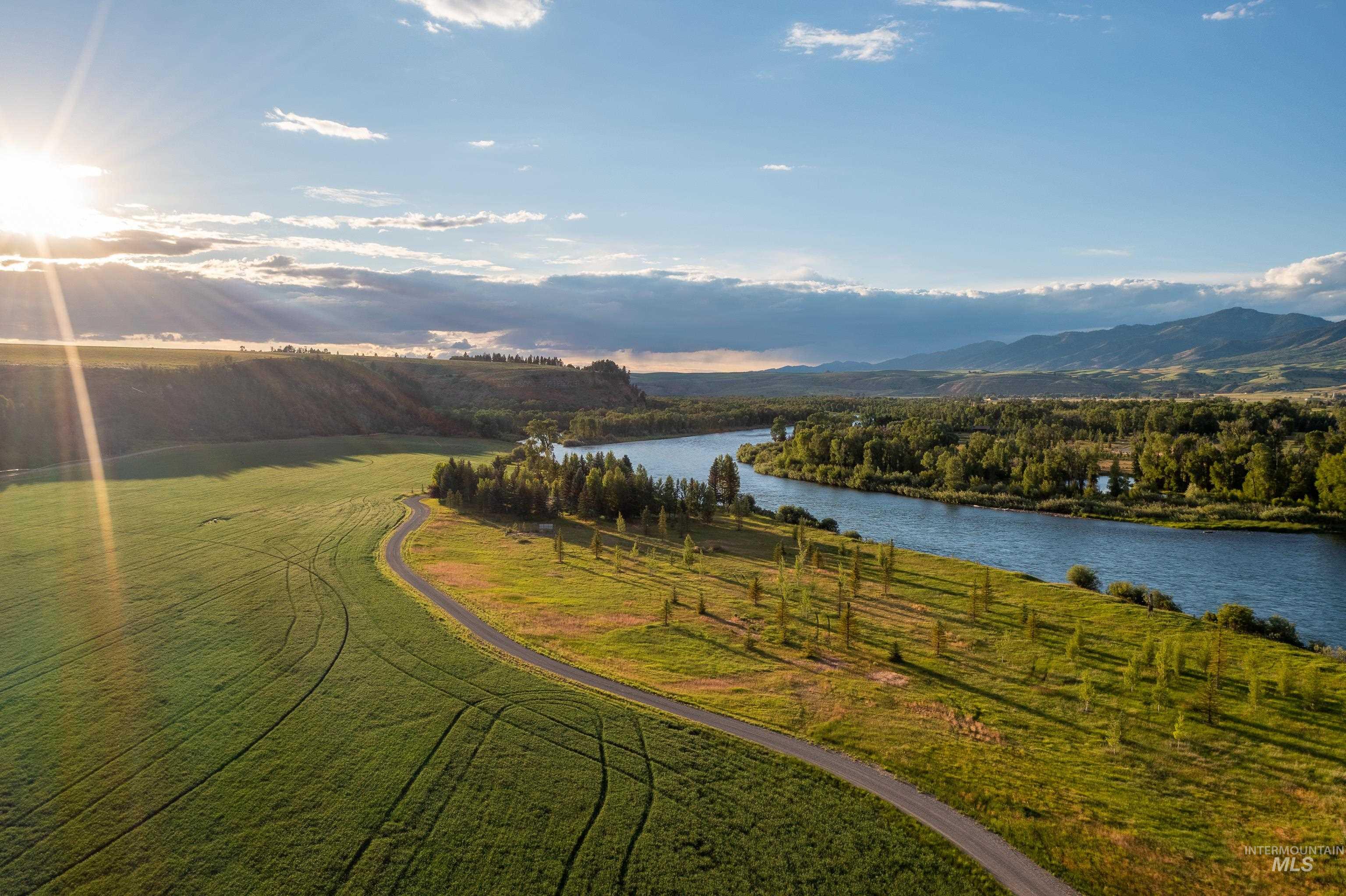 567 & 605 Snake River Rd Property Photo 10