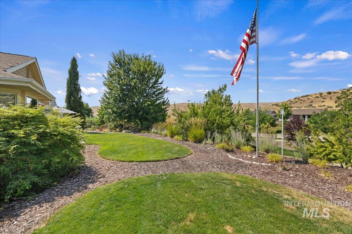 18597 N Goldenridge Place Property Photo 4
