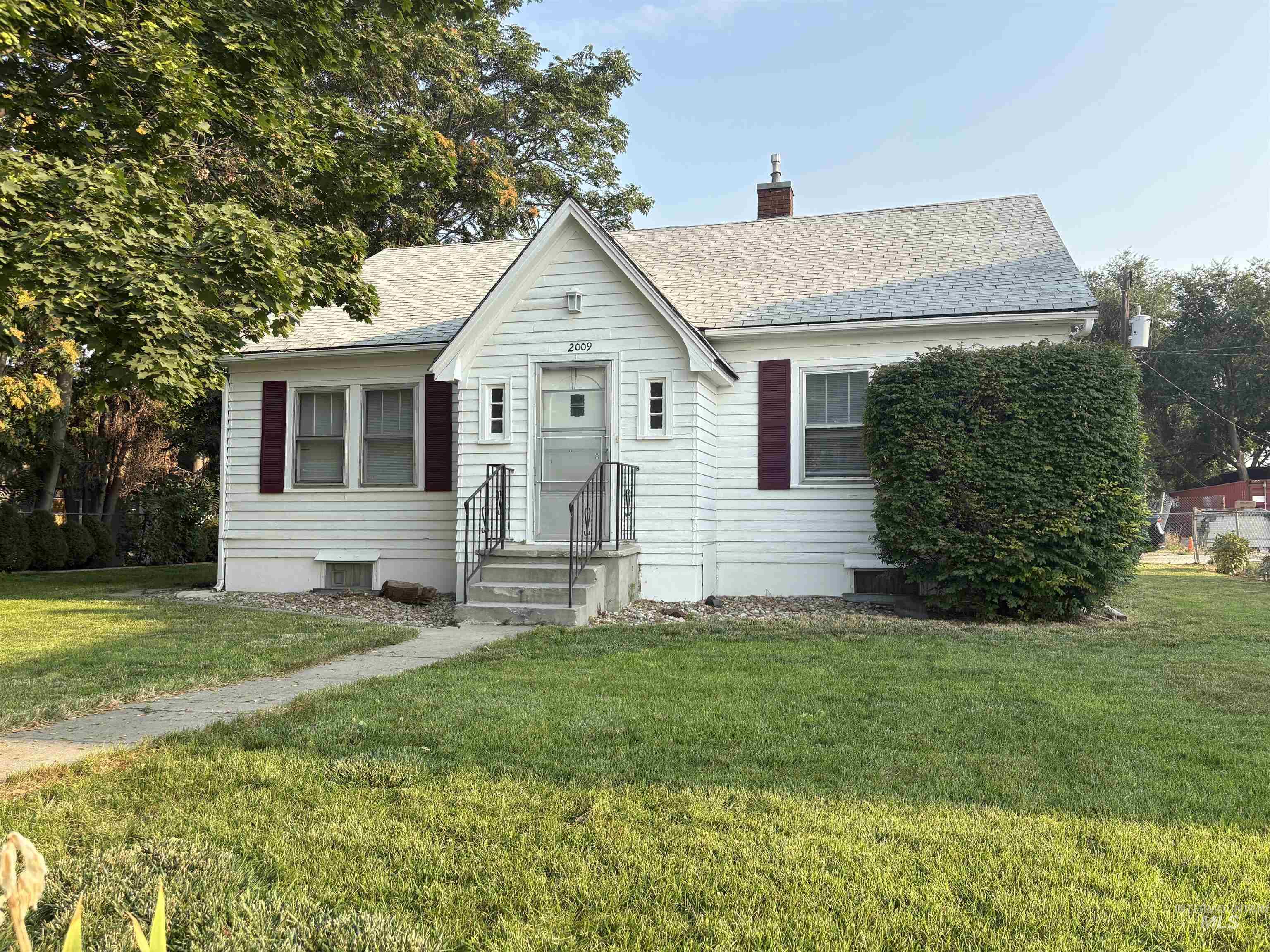 2009 E Linden Street Property Photo 1