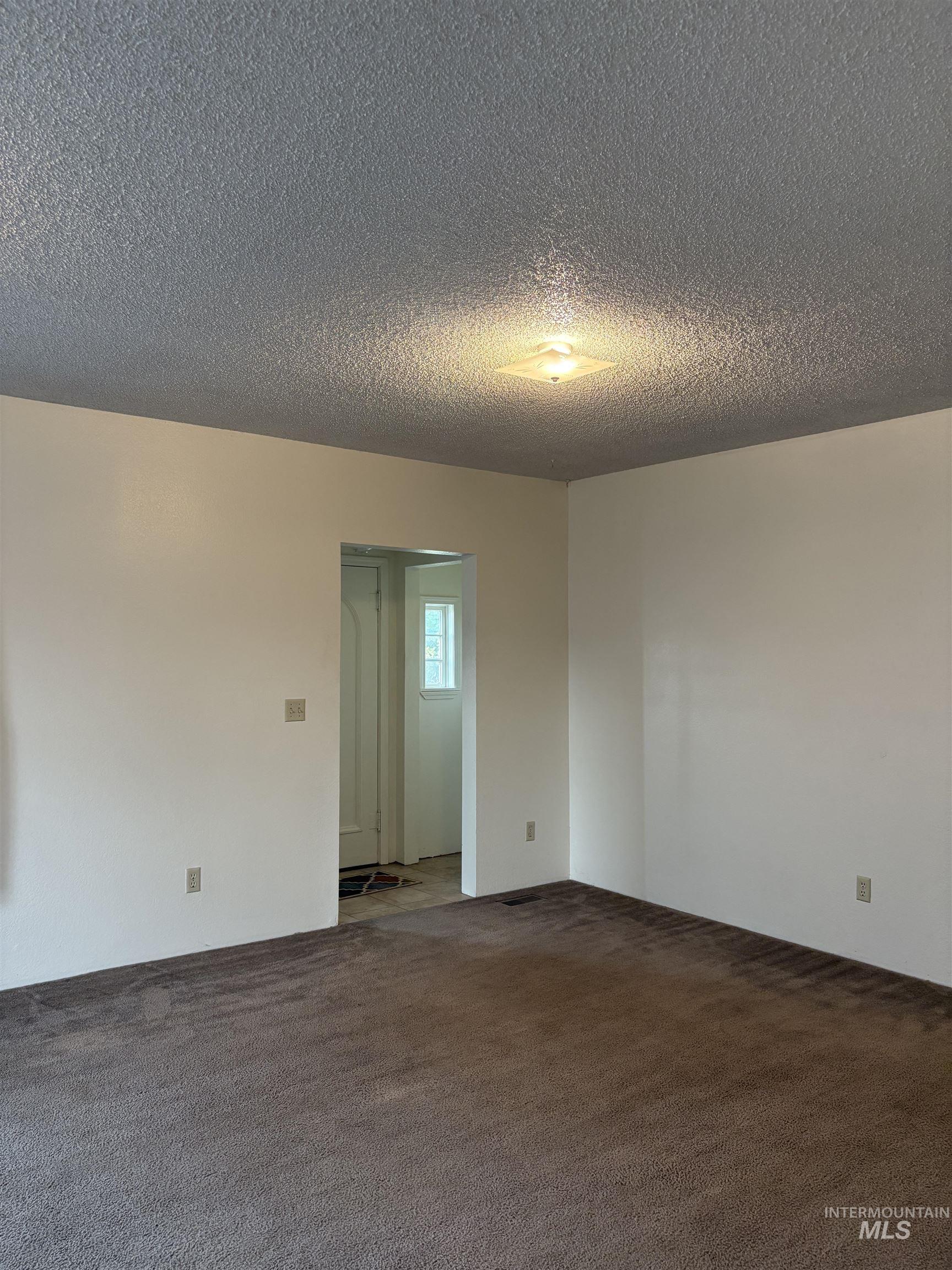 2009 E Linden Street Property Photo 4